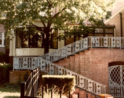 <p style="font-family: 'Poppins', sans-serif; font-weight: 700; font-size:24px;">REMODELING SERVICES</p>